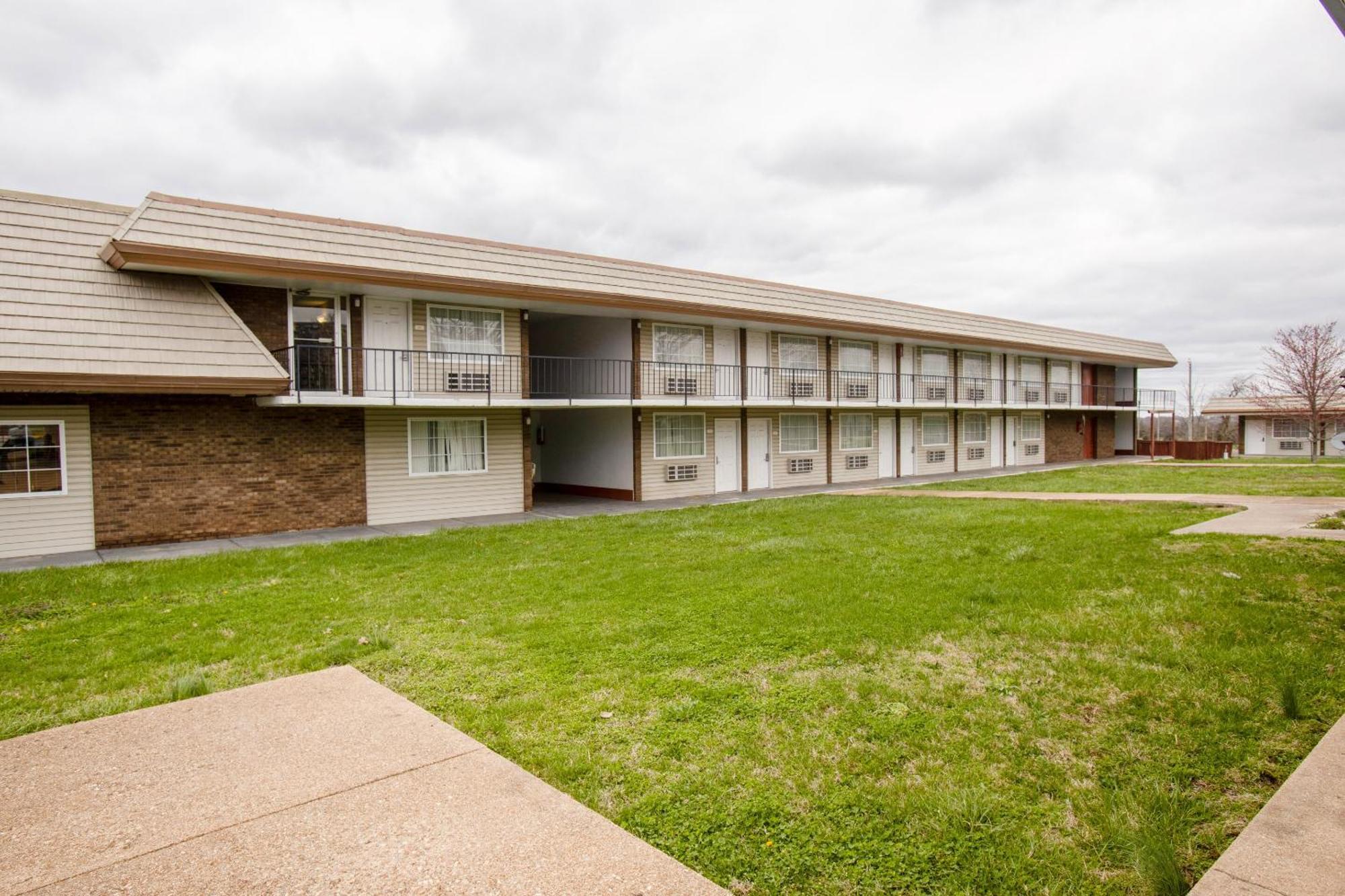 Oyo Hotel Lebanon Mo I-44 Exterior photo